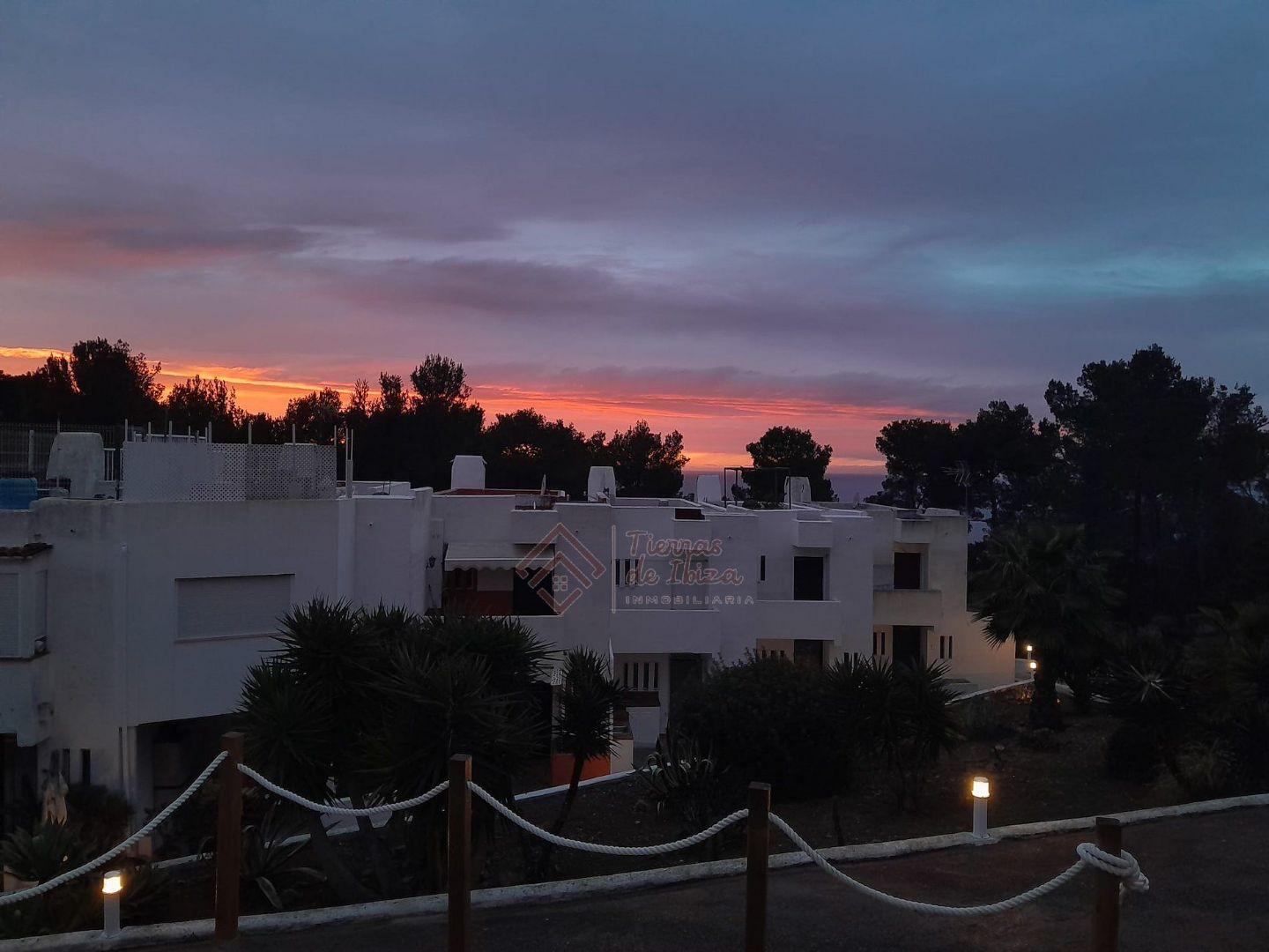Dúplex/Tríplex en Urb. Isla Blanca